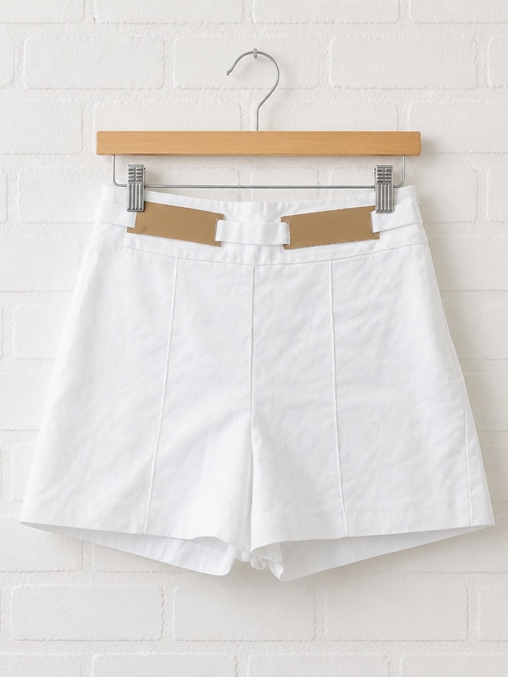 Marciano White High Rise Tailored Shorts Gold Hardware Resort Coastal Size 4 - Picture 3 of 8